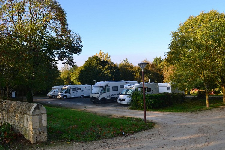 Aire de camping-car de Nieuil-l'Espoir (stationnement et aire de services)