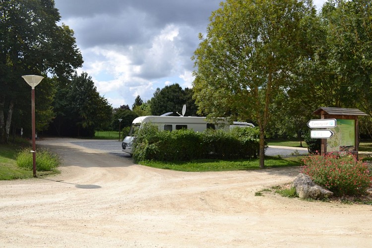 Aire de camping-car de Nieuil-l'Espoir (stationnement et aire de services)