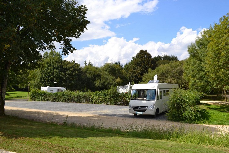 Aire de camping-car de Nieuil-l'Espoir (stationnement et aire de services)