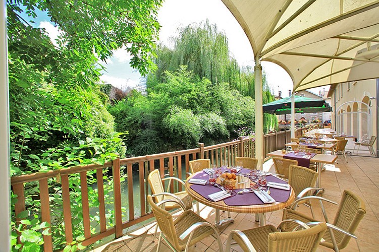 Hôtel du Cheval Blanc et Clovis