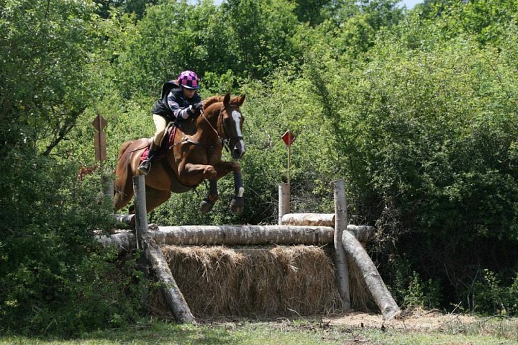 Poney club de la Buissonnière_Monts-sur-Guesnes