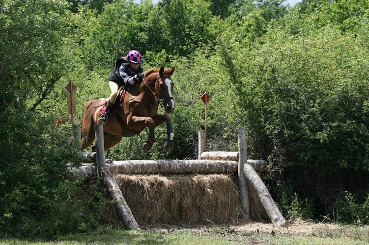 Poney club de la Buissonnière_Monts-sur-Guesnes