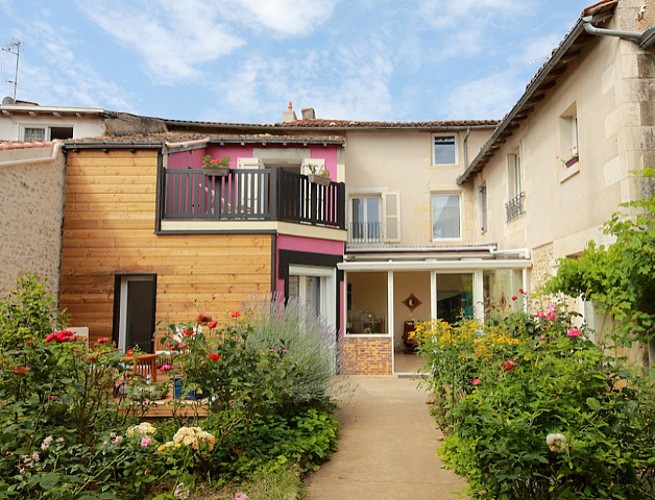 La Loge des Fees-cote jardin