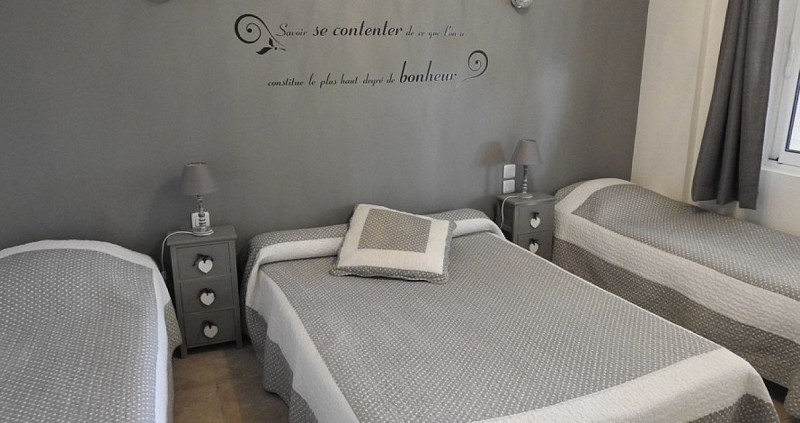 chambre-grise-2-890x470