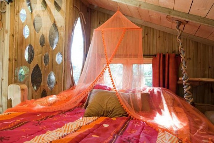 Cabanes et maisons dans les branches du Domaine de Dienné