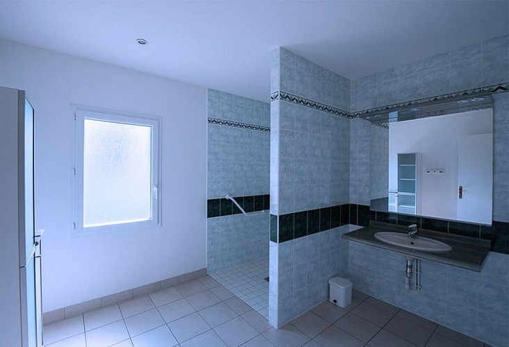 Gîte Montplaisir_à Civray - salle de bain