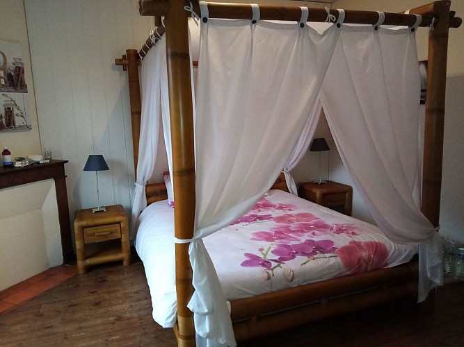 CHAMBRE PASSION (1 lit 160x190, on peut rajouter 1 lit 90x190)