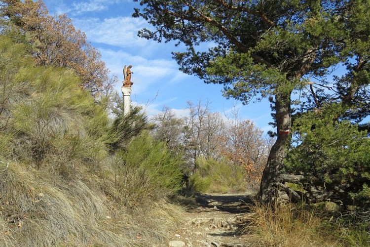La statue de l'Ange à proximité du col