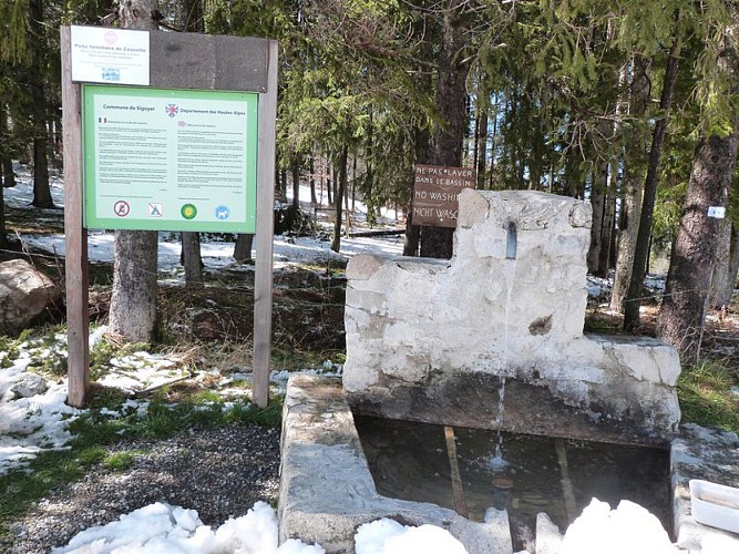 Fontaine du col des Guérins