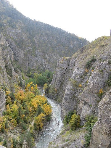 Du pont d'Asfeld, vue sur les gorges de la Durance