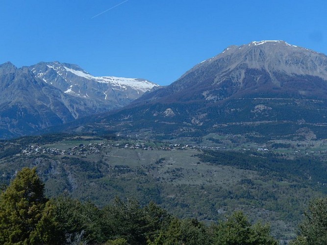 Puy-Saint-Eusèbe,  la pointe de Serre et le Mont Guillaume