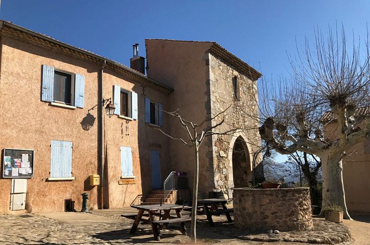 Village perché d'Upaix