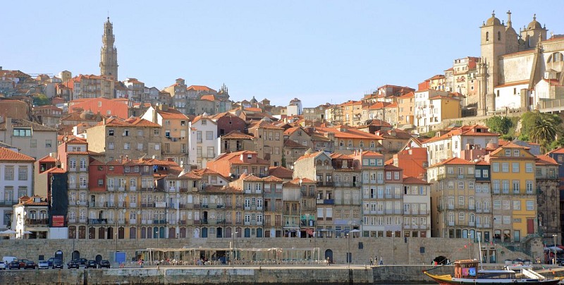 Visita guiada de Oporto en autobús y degustación de vino - Traslado ida/vuelta a su hotel