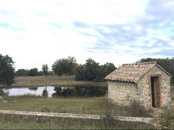 Lac de trépadone et son abreuvoir