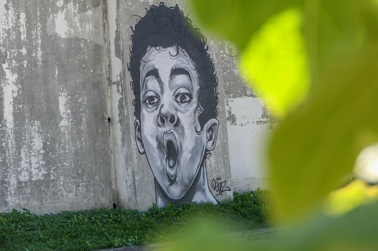 Fresko: "Die Farandole der Gesichter".