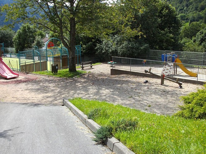 Kinderspielplatz in Saint-Maurice-sur-Moselle