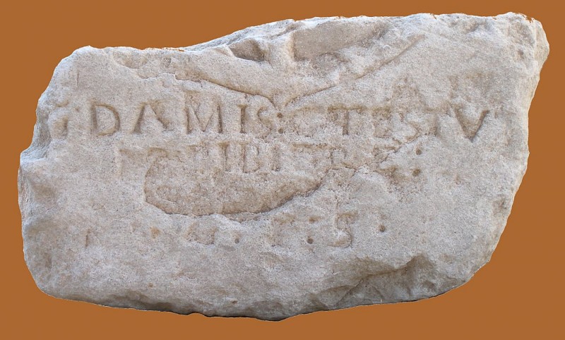 Pierre du portail fortifié Lavergne_9