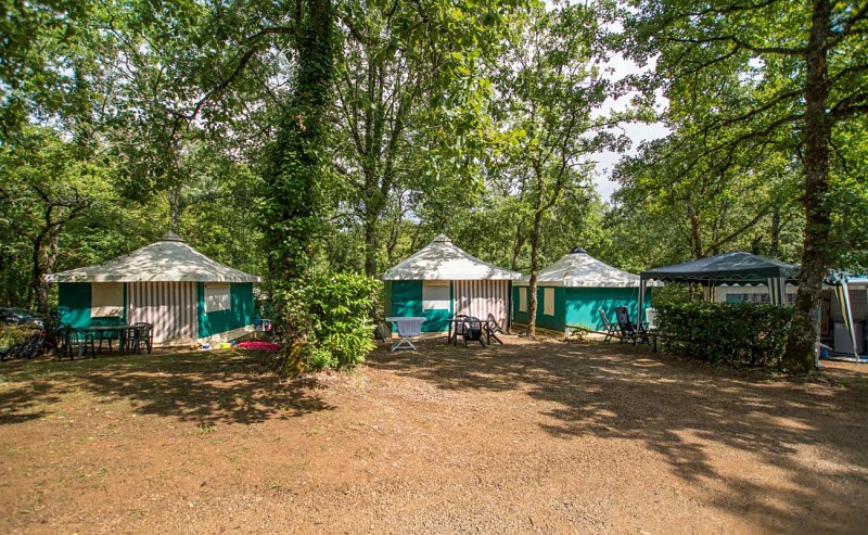 Campingplatz von Feneyrolles (19 - Chauffour sur Vell)