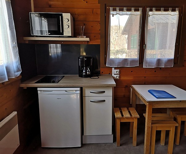 Intérieur coin cuisine chalet Minoterie Vezere Passion 2