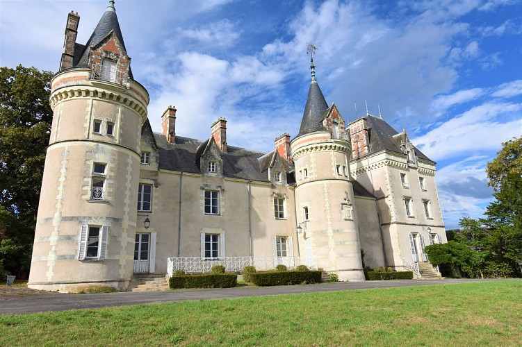 LE GÎTE BAROQUE AU CHÂTEAU DE LA PERVENCHÈRE