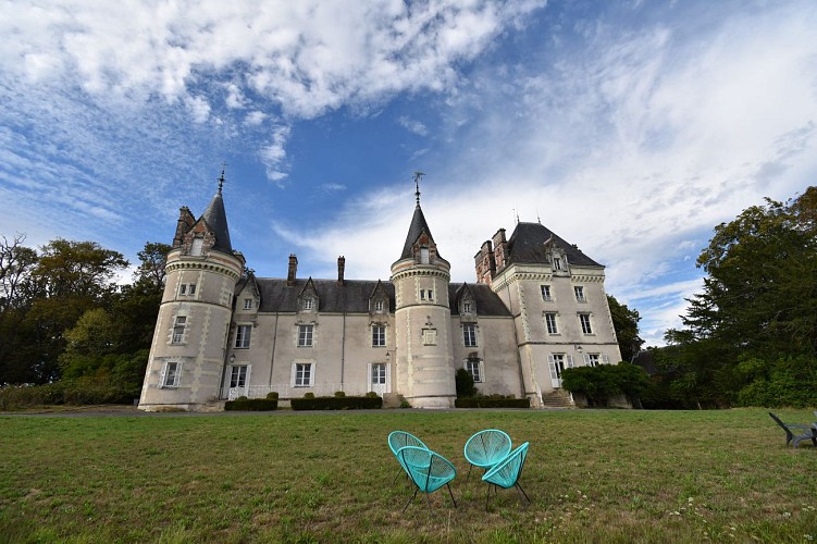 LE GÎTE ROMANTIQUE AU CHÂTEAU DE LA PERVENCHÈRE