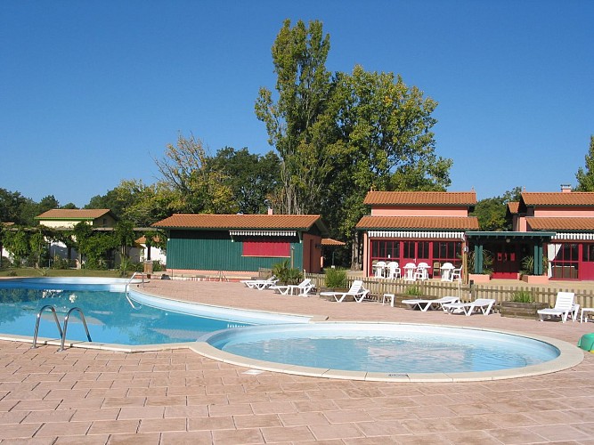 1. Piscine extérieure