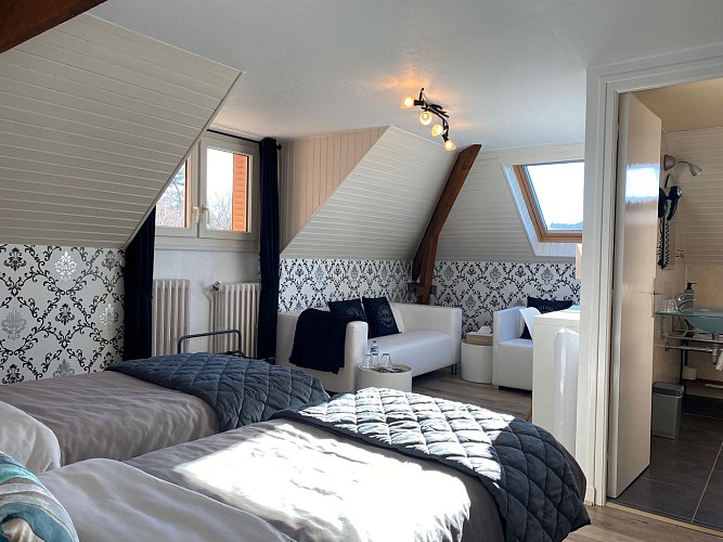 Ch-hotes-LeSautDeLaBergere-Aubazine_chambreBrigitte_4