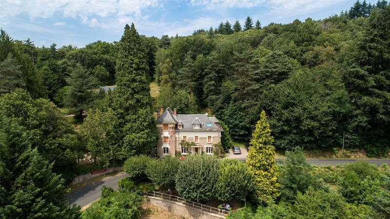 Ch-hotes-LeSautDeLaBergere-Aubazine_vueDuCiel_6