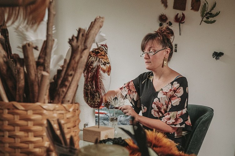 Plumasserie: rencontre entre la plume et la main