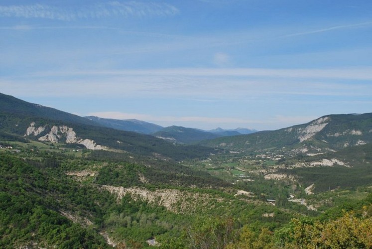 Point de Vue sur le village de Barret-sur-Méouge