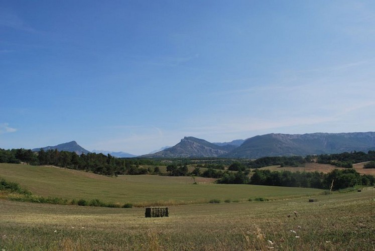 Point de vue sur l'Arambre et la Montagne de Saint-Genis