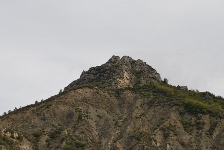 Vue sur le Pic de l'Aigle depuis le sentier