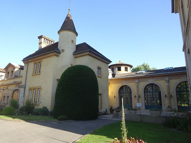 LE CHATEAU DE LACROIX-LAVAL