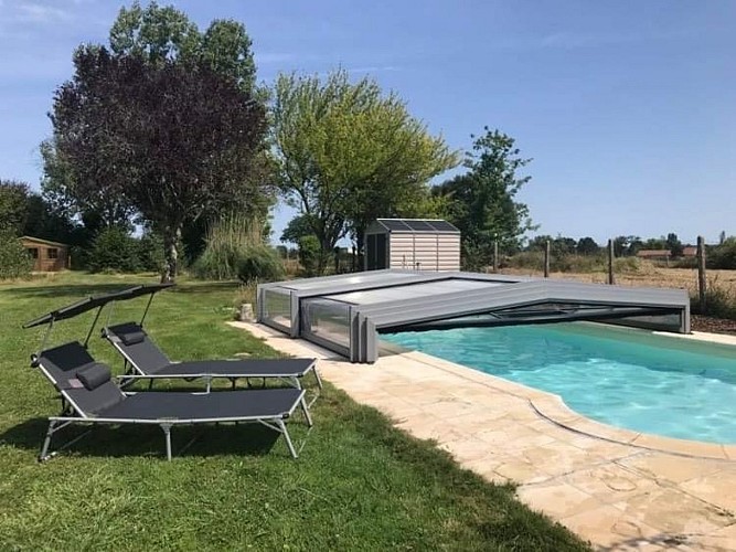Gîte-NaturMa-Montpon-piscine-transat