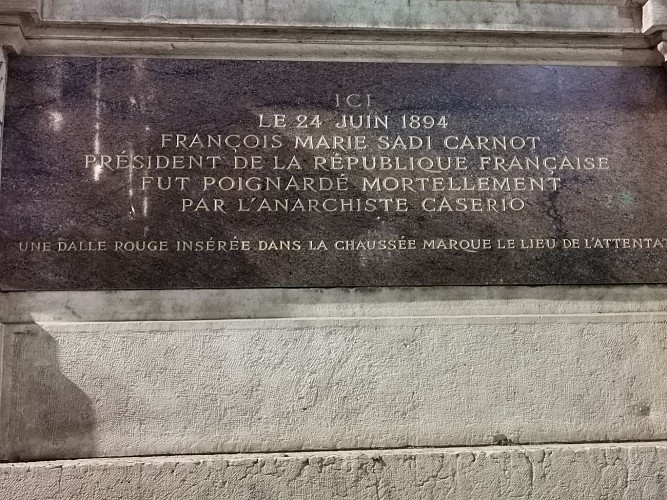 Plaque commémorant le lieu de l'assassinat du Président Sadi Carnot