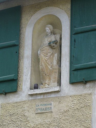Fourges - Statues votives rue du Moulin