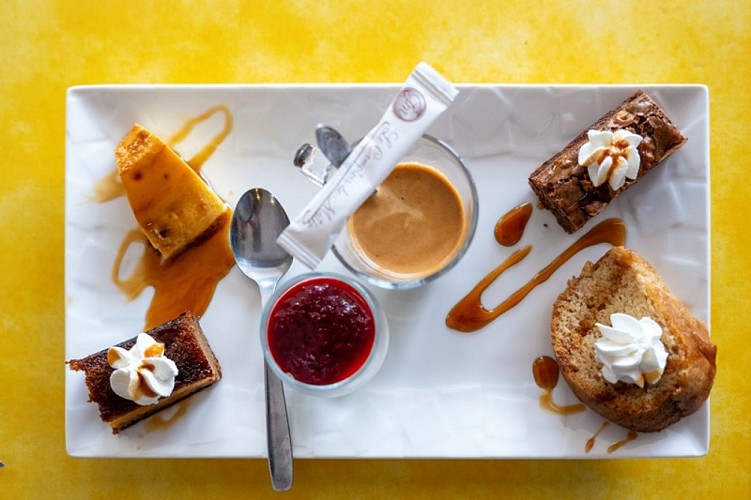 Le Jaurès - café gourmand