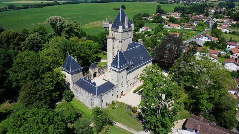 Château de Chazey et son parc public