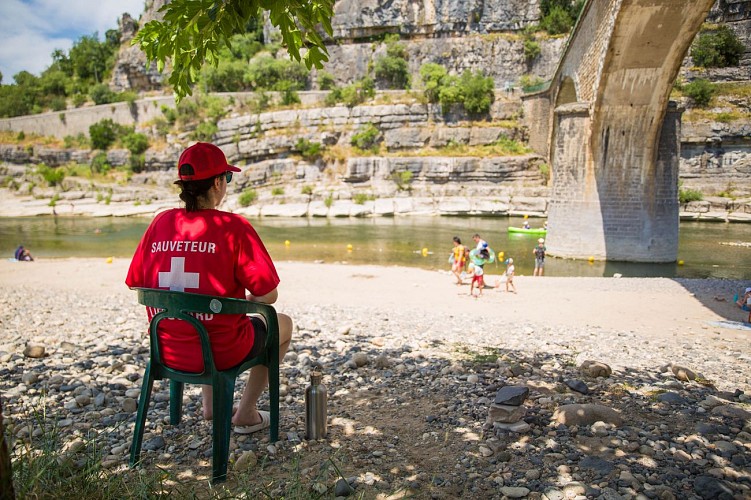 Beach under the bridge at Balazuc