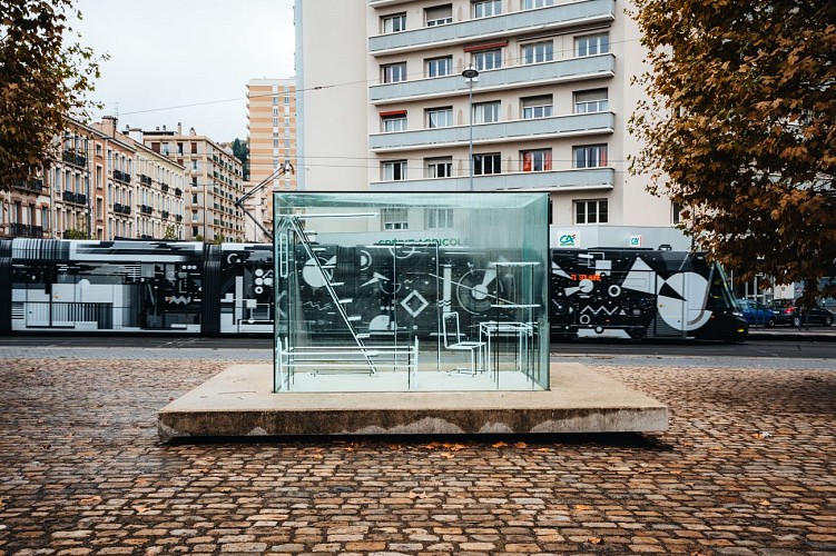 Installation in-situ, place d'armes - Gimme Shelter, Nathalie Talec