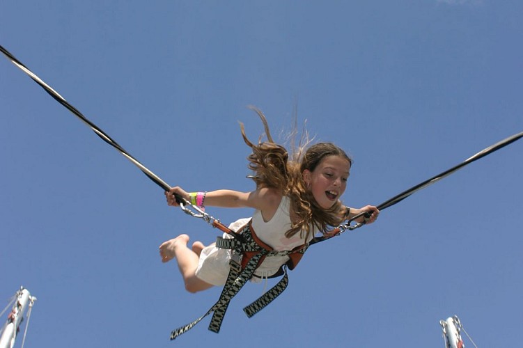 Trampoline élastique au Royaume des Enfants