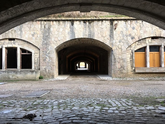 Intérieur du fort de Feyzin