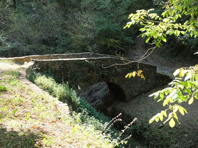 Fontaine et pont du Gabanel