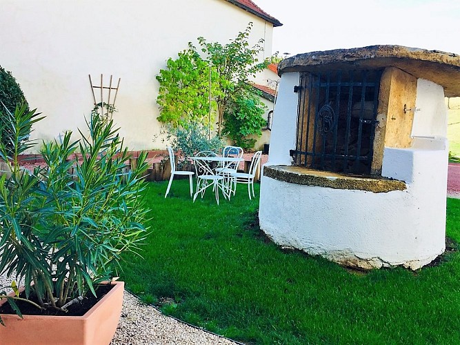 Le jardin et le puit