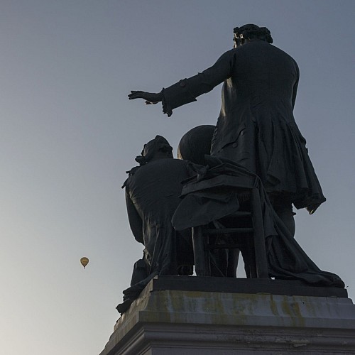 Brothers Montgolfier statue