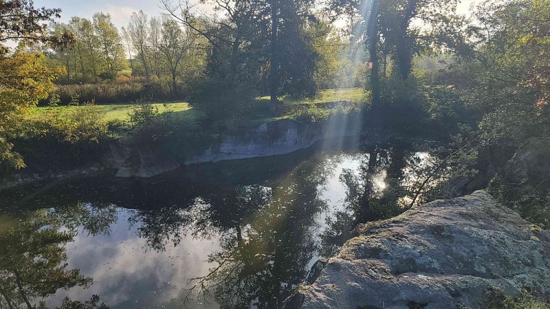 Vieille carrière typique du passé de tailleurs de pierre de Montagny