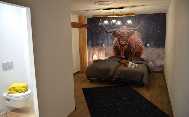 chambre et salle de bain attenante