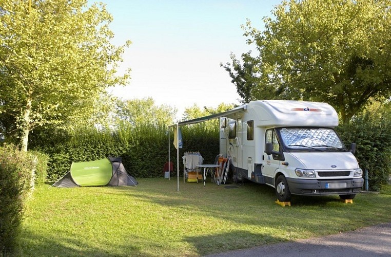 Domaine du Lac de Feyt - Servieres le Chateau - Emplacement Camping_4