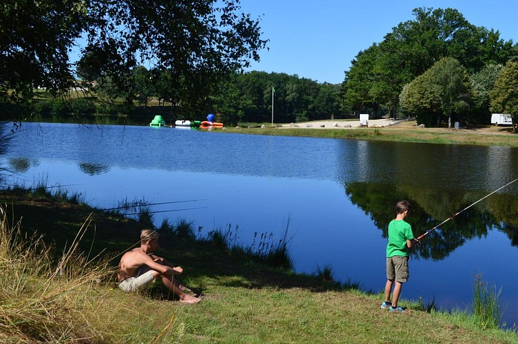 Domaine du Lac de Feyt - Servieres le Chateau - Emplacement Camping_7