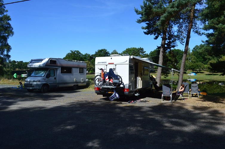 Domaine du Lac de Feyt - Servieres le Château - Aire de Camping Car_8